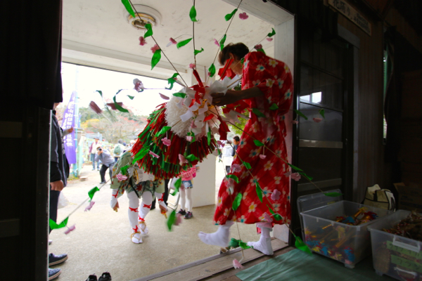 田山の花踊り