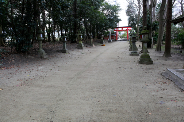 白坂神社の砂の道