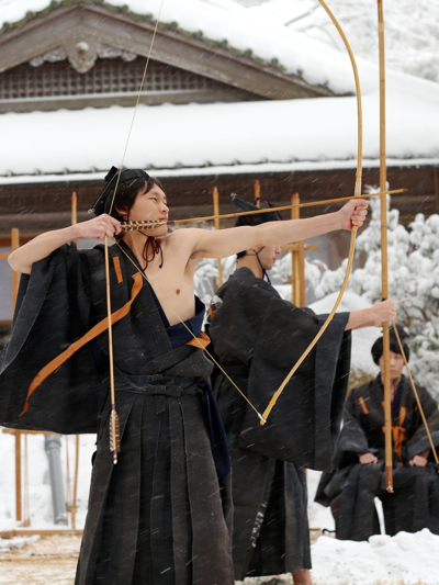 熊野の弓引き神事