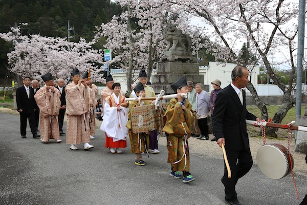 中在寺の春祭り