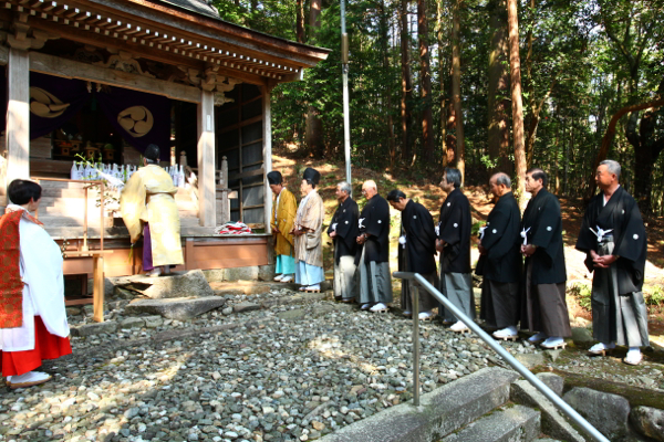 賀川神社のお渡り神事