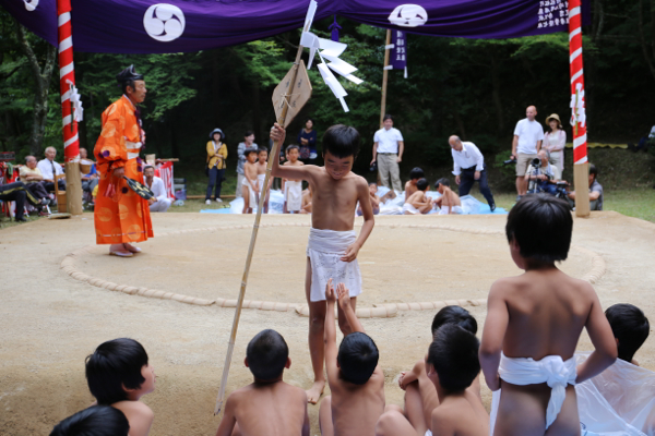 日撫神社の角力踊り